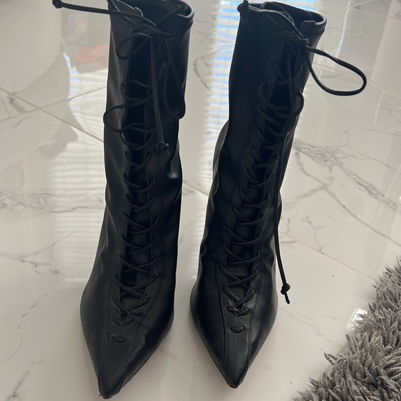 Schutz Anaiya Booties as seen in celebrities - Picture 7 of 8